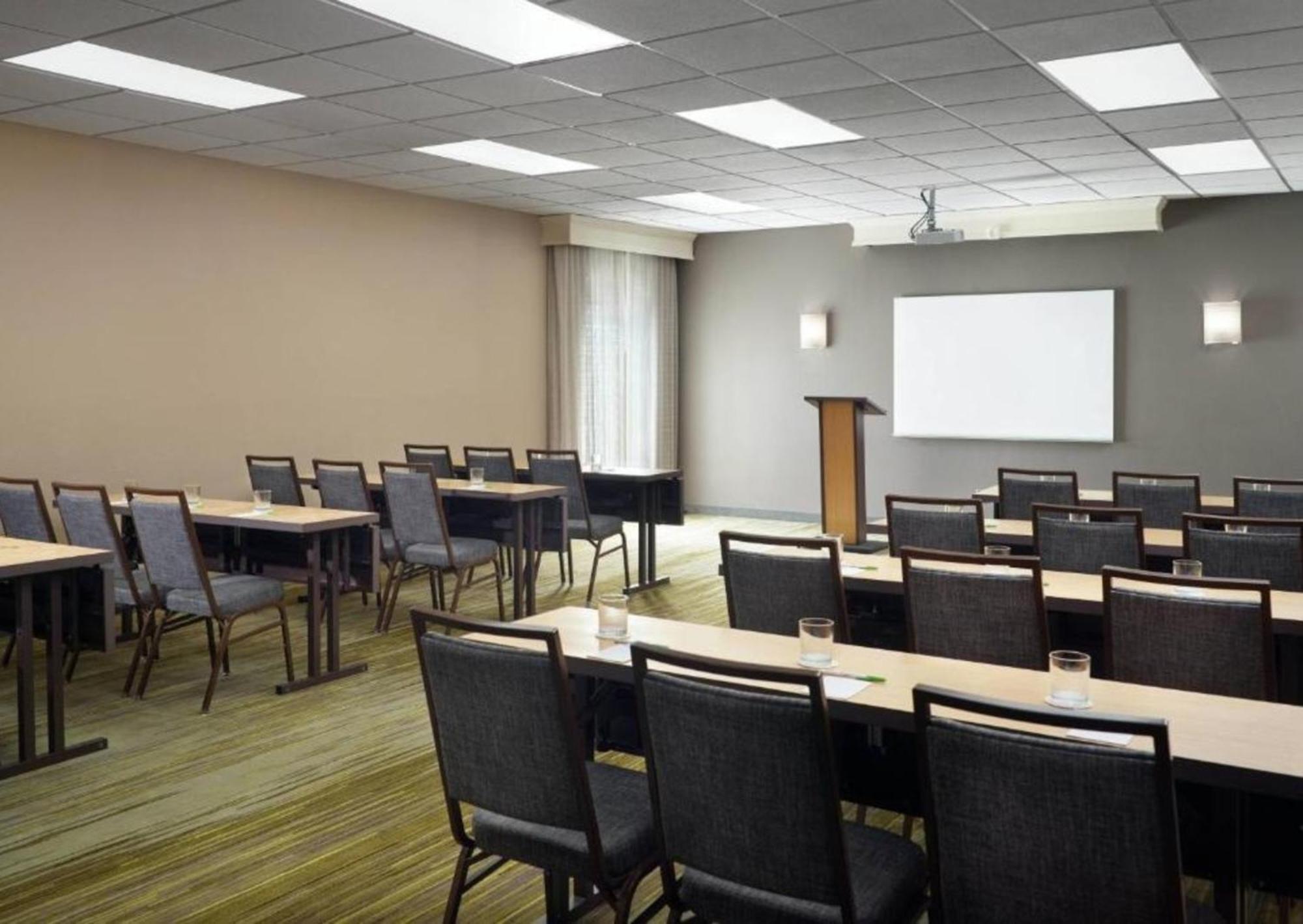Courtyard By Marriott Macon Hotell Exteriör bild