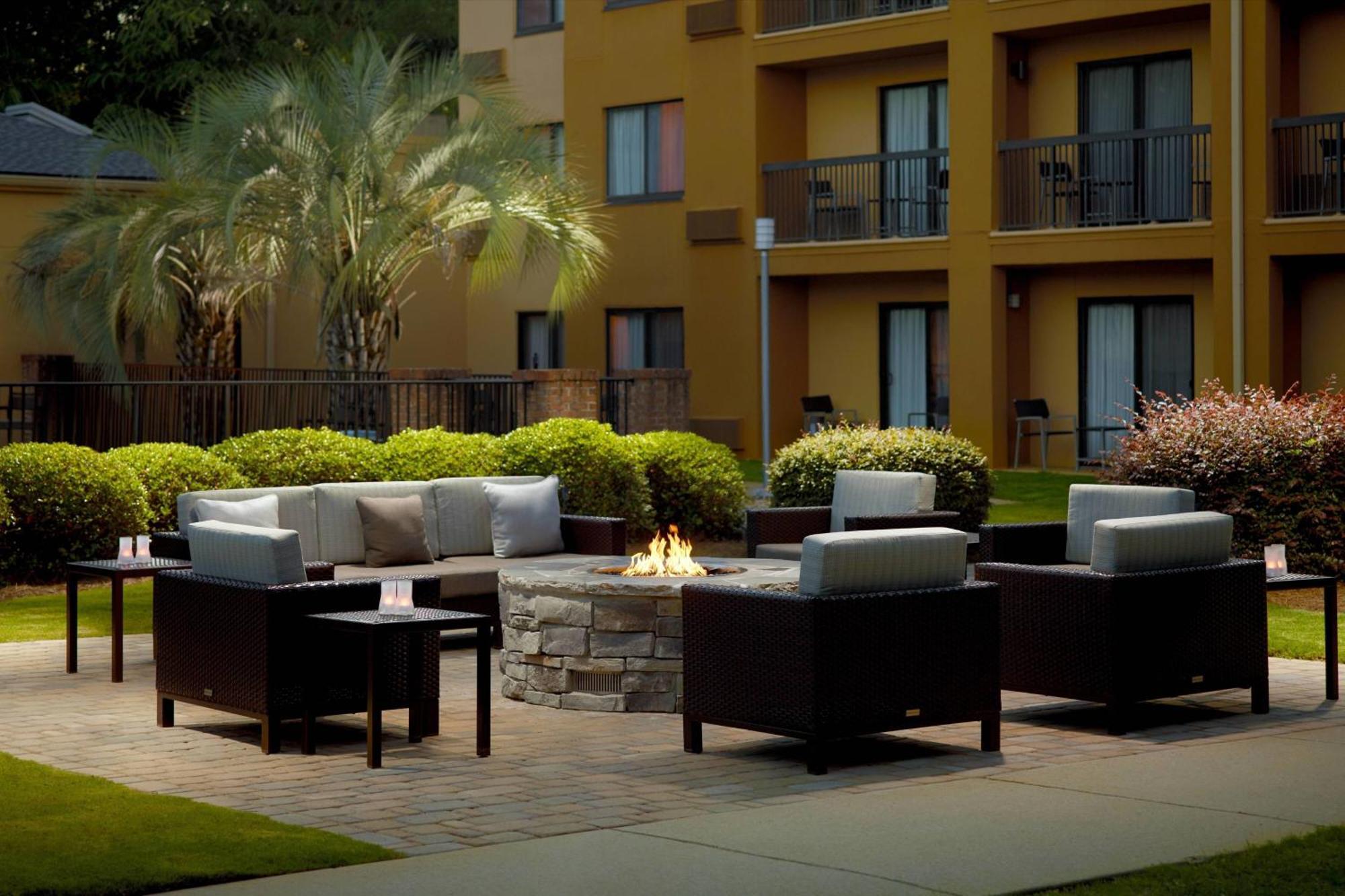 Courtyard By Marriott Macon Hotell Exteriör bild