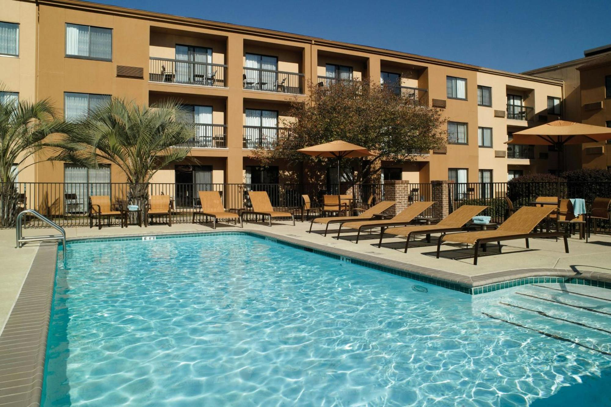 Courtyard By Marriott Macon Hotell Exteriör bild