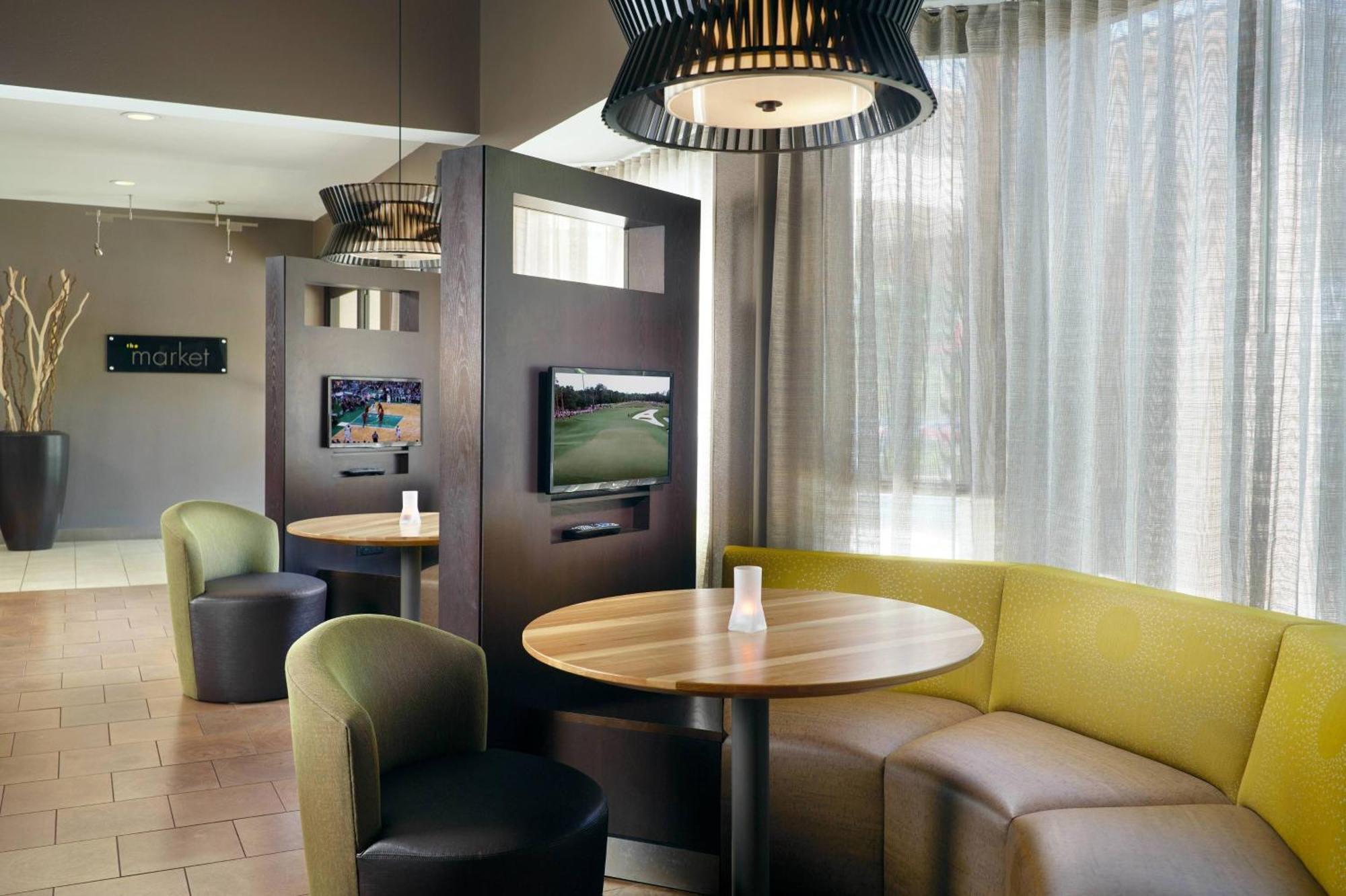Courtyard By Marriott Macon Hotell Exteriör bild