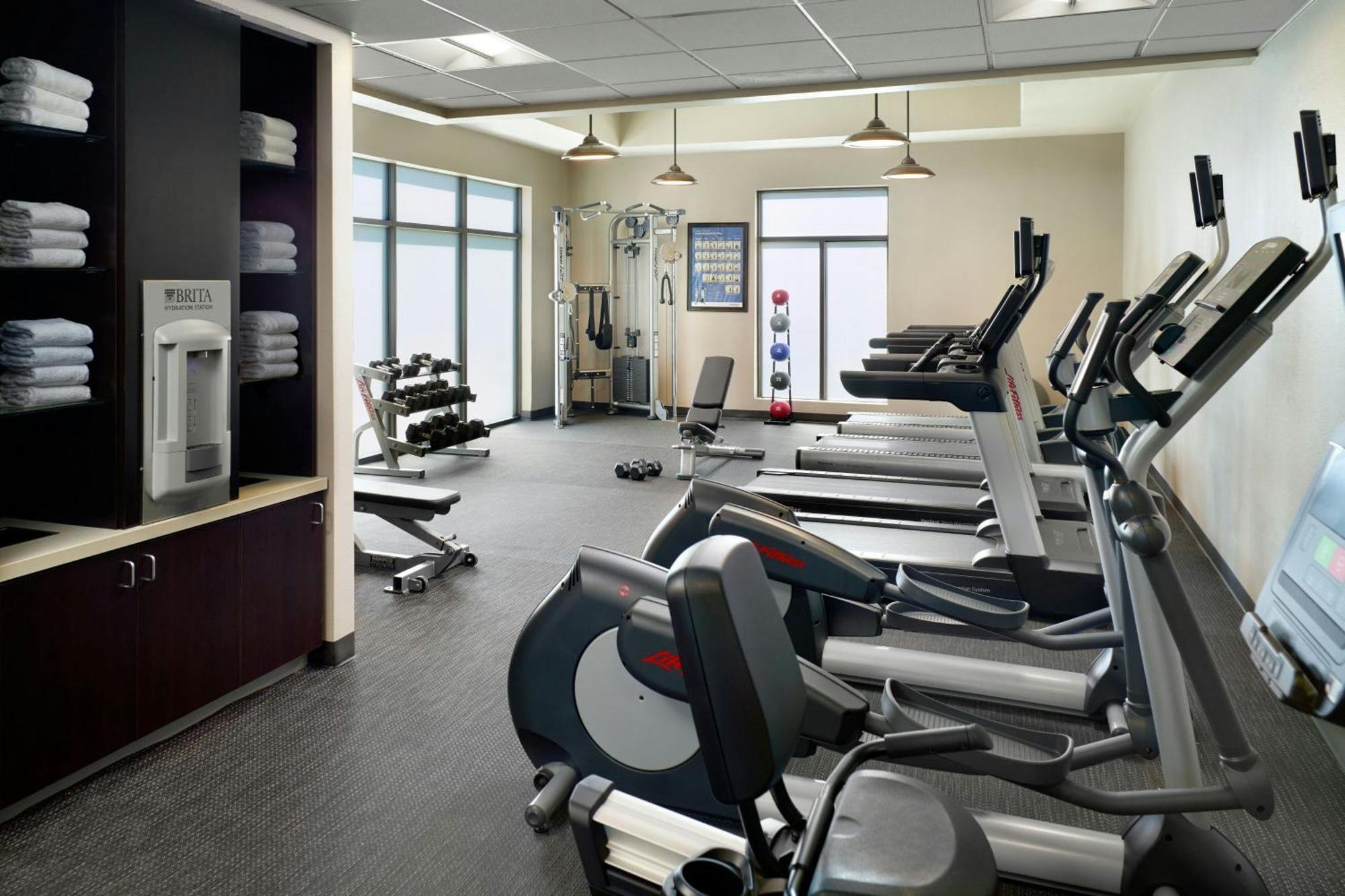 Courtyard By Marriott Macon Hotell Exteriör bild