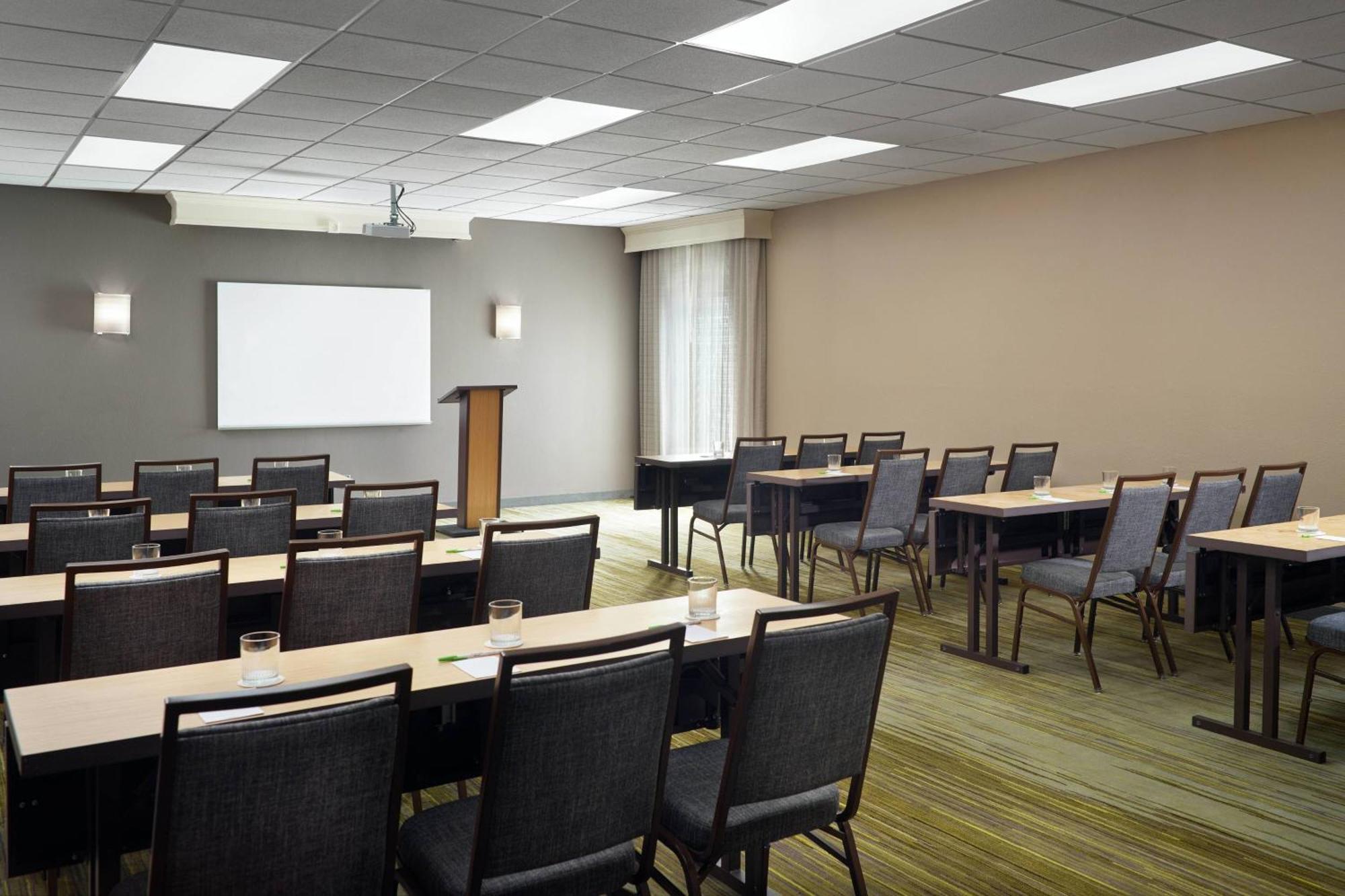 Courtyard By Marriott Macon Hotell Exteriör bild